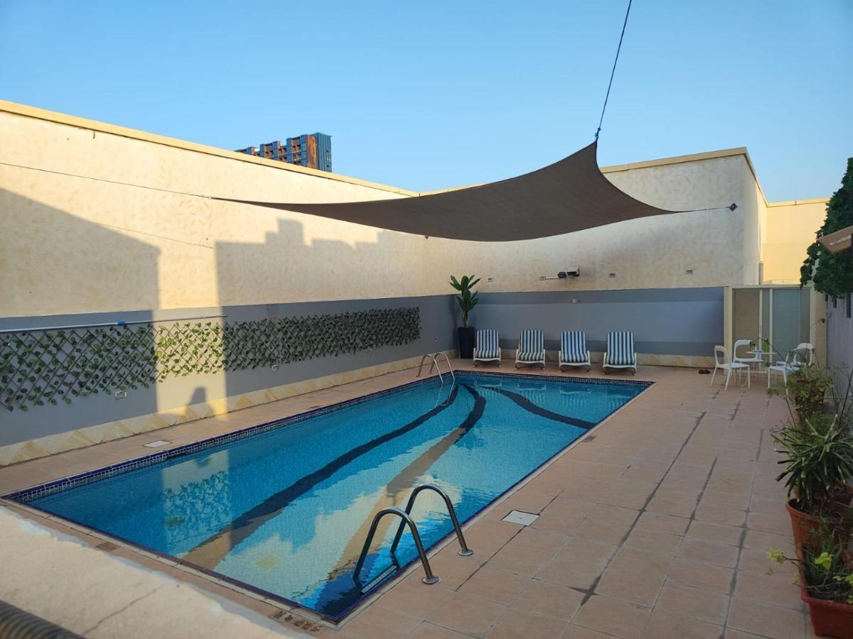 Al Raya Hotel Apartments Dubái Exterior foto